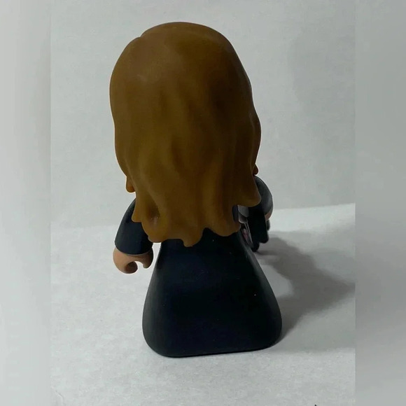 Doctor Who - Titans Vinyl Figure - Clara Oswald w/ Weapon - 💪😁 - Picture 3 of 5